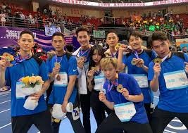 十三水选位学：坐在摆牌最慢的人下家有什么好处？（十三水选位技巧：坐在摆牌最慢者下家的优势解析）